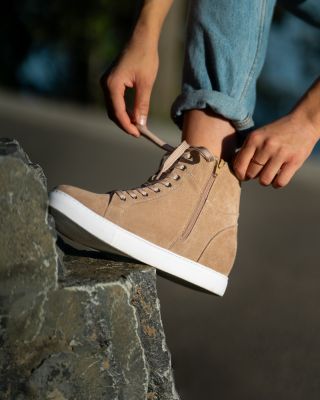 Chceš vyrůst během jara? 🆙🤩 Model Taller Brown ti přidá na výšce 7 centimetrů a styl k tomu. 😎