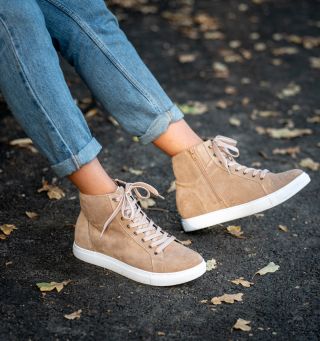 Chceš vyrůst během jara? 🆙🤩 Model Taller Brown ti přidá na výšce 7 centimetrů a styl k tomu. 😎